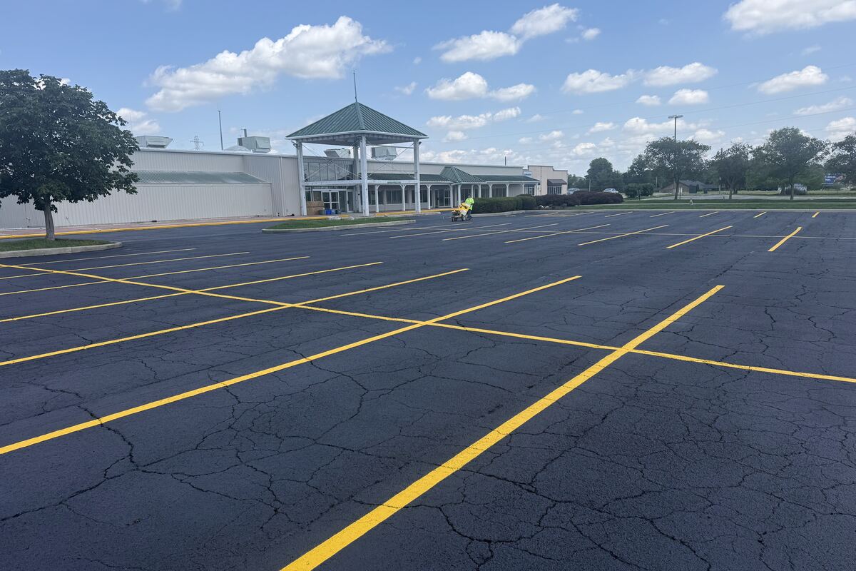 Residential driveway freshly sealcoated in Findlay, Ohio